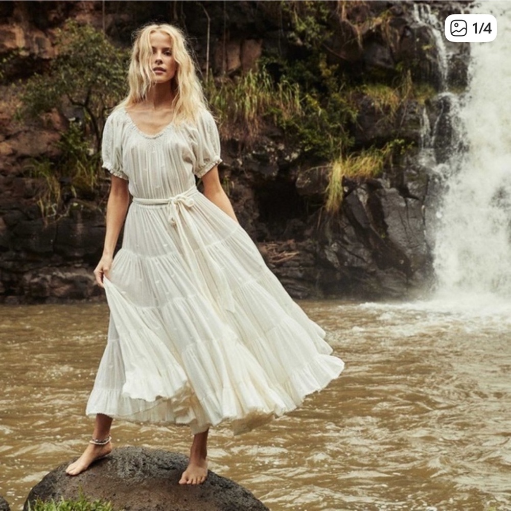 Dôen Rae Dress in the color Salt